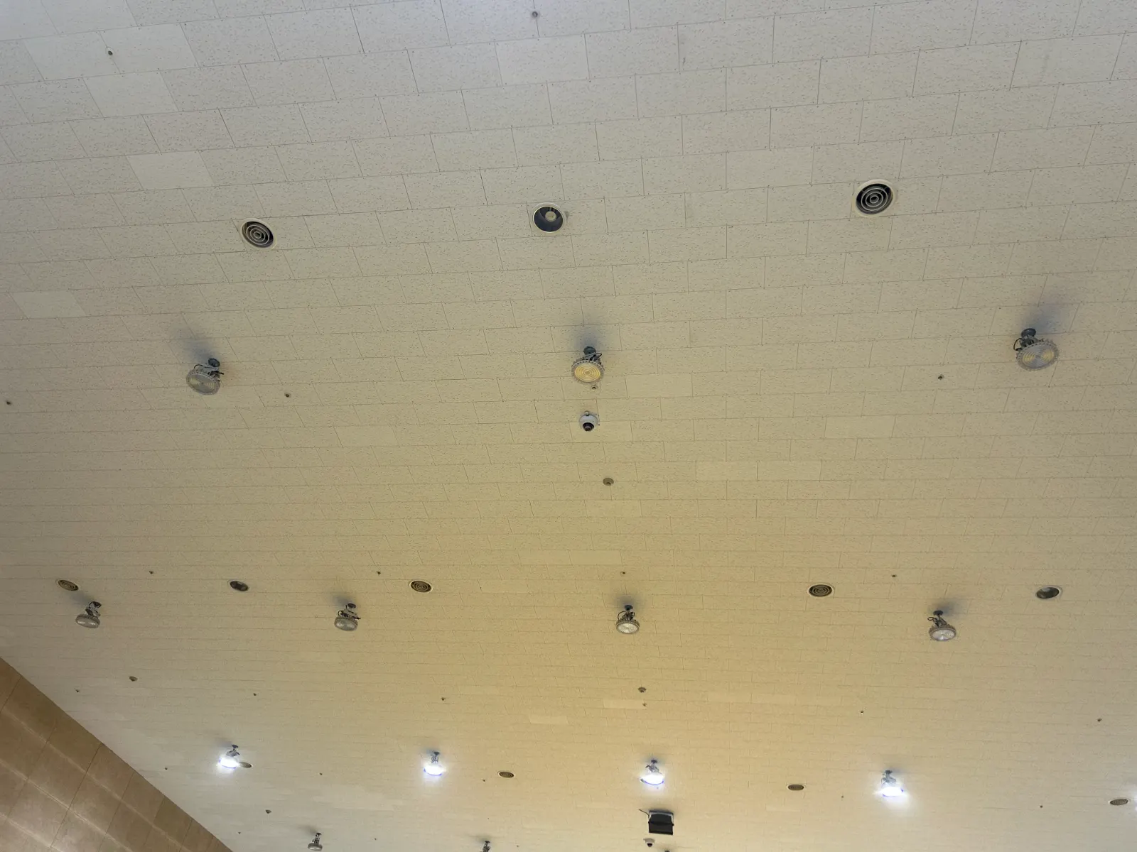 경기장 환경에 맞춘 CCTV 재배치 작업
